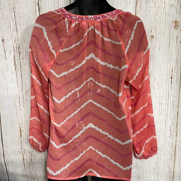 Chicos Tunic Blouse Womens Size 1 US M Pink Long Sleeve Sheer Keyhole Scoop Neck - Picture 2 of 5